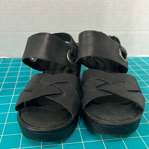 Born Blk Leather Ankle Strap heeled sandals